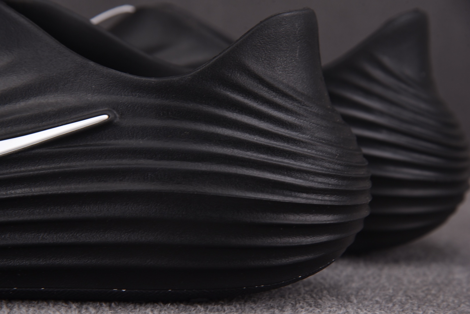 洞洞鞋 尺码36-49.5

纯原出品-ReactX Rejuven8 Triple Black 全黑 