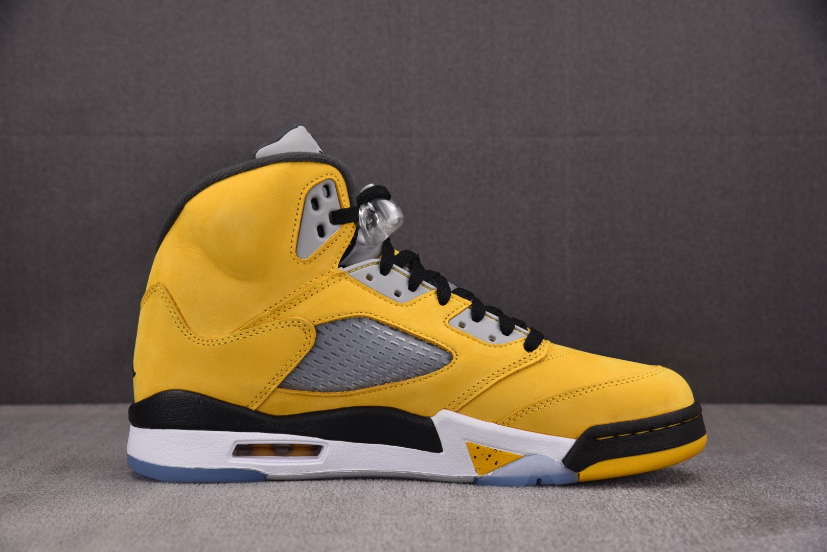 AJ5 尺码40-47.5

纯原出品-Air Jordan 5 Retro Tokyo T23 (20