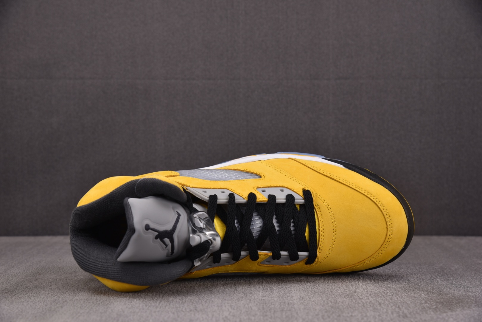 AJ5 尺码40-47.5

纯原出品-Air Jordan 5 Retro Tokyo T23 (20