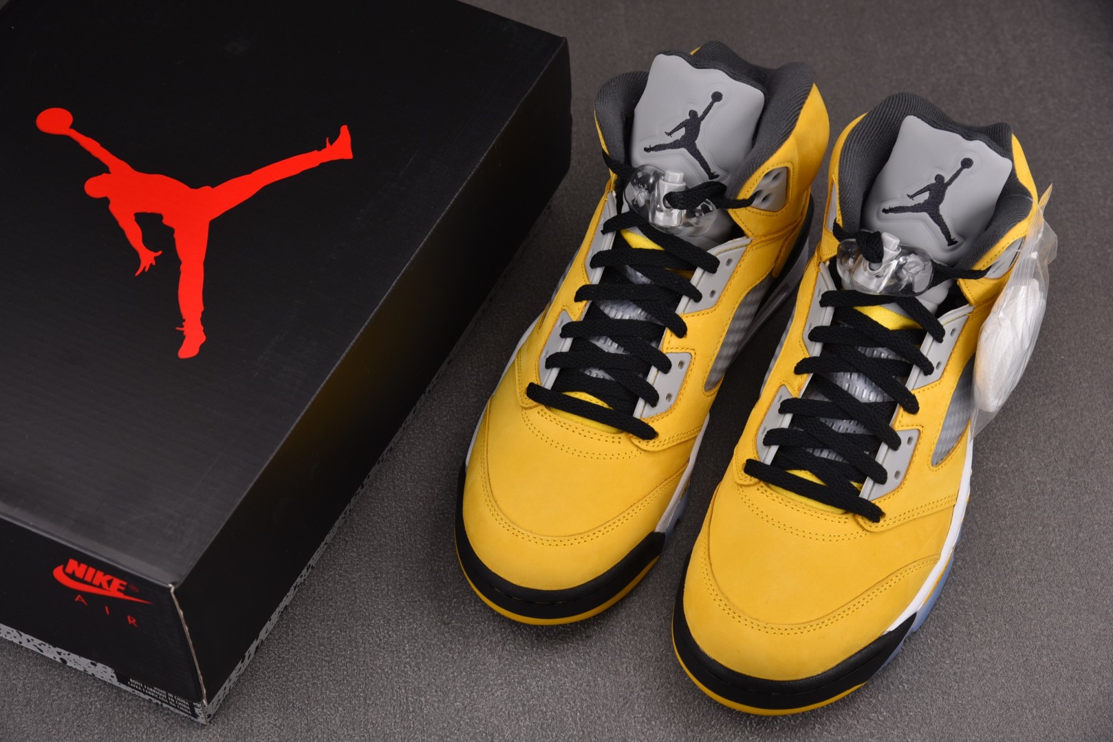 AJ5 尺码40-47.5

纯原出品-Air Jordan 5 Retro Tokyo T23 (20