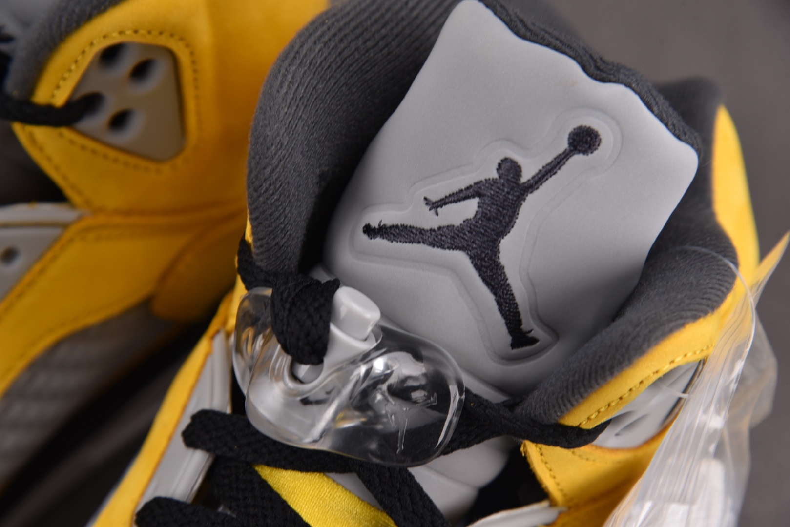 AJ5 尺码40-47.5

纯原出品-Air Jordan 5 Retro Tokyo T23 (20