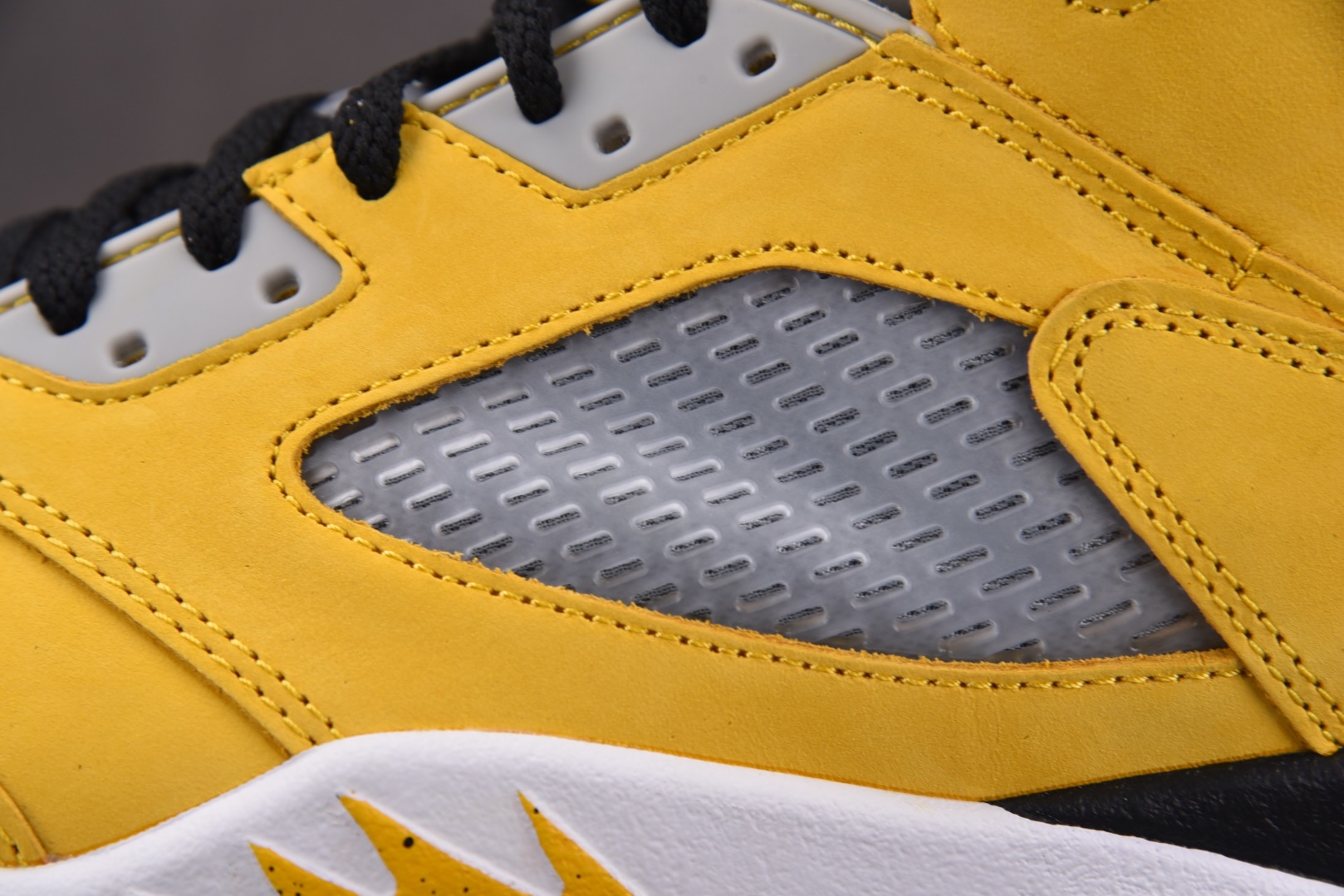 AJ5 尺码40-47.5

纯原出品-Air Jordan 5 Retro Tokyo T23 (20
