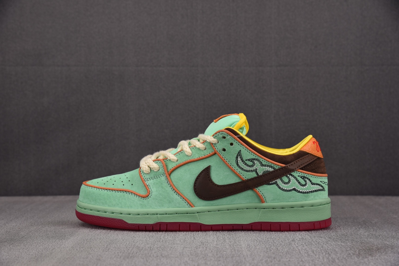 Dunk 尺码40-47.5

纯原版出品-SB Dunk Low Tourmaline 黑人月 低帮休