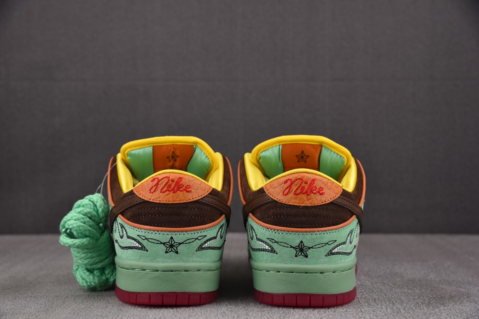 Dunk 尺码40-47.5

纯原版出品-SB Dunk Low Tourmaline 黑人月 低帮休