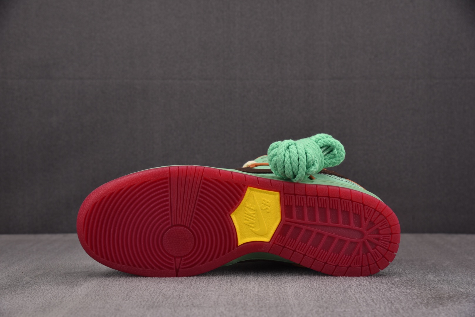 Dunk 尺码40-47.5

纯原版出品-SB Dunk Low Tourmaline 黑人月 低帮休