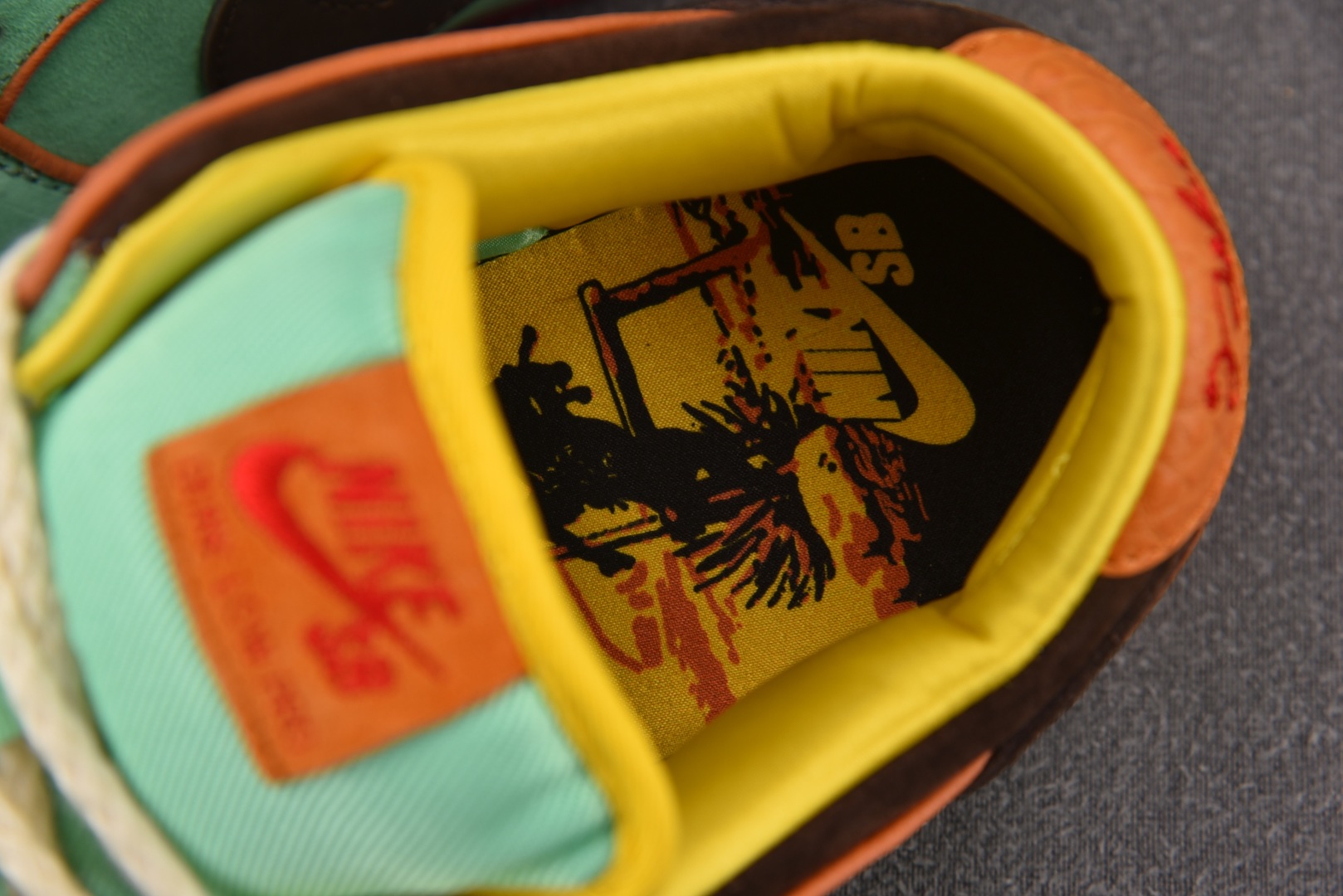 Dunk 尺码40-47.5

纯原版出品-SB Dunk Low Tourmaline 黑人月 低帮休