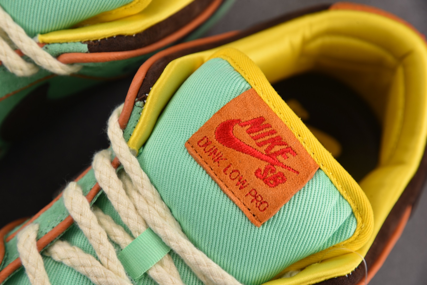 Dunk 尺码40-47.5

纯原版出品-SB Dunk Low Tourmaline 黑人月 低帮休