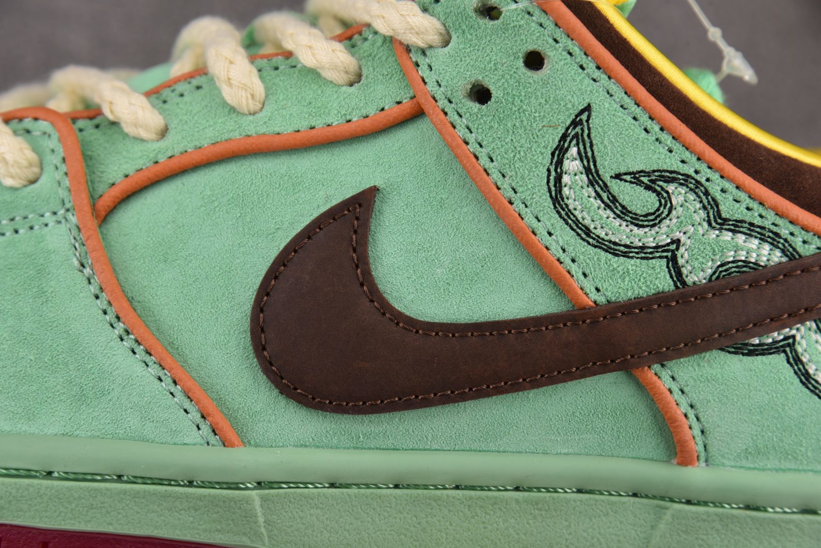Dunk 尺码40-47.5

纯原版出品-SB Dunk Low Tourmaline 黑人月 低帮休