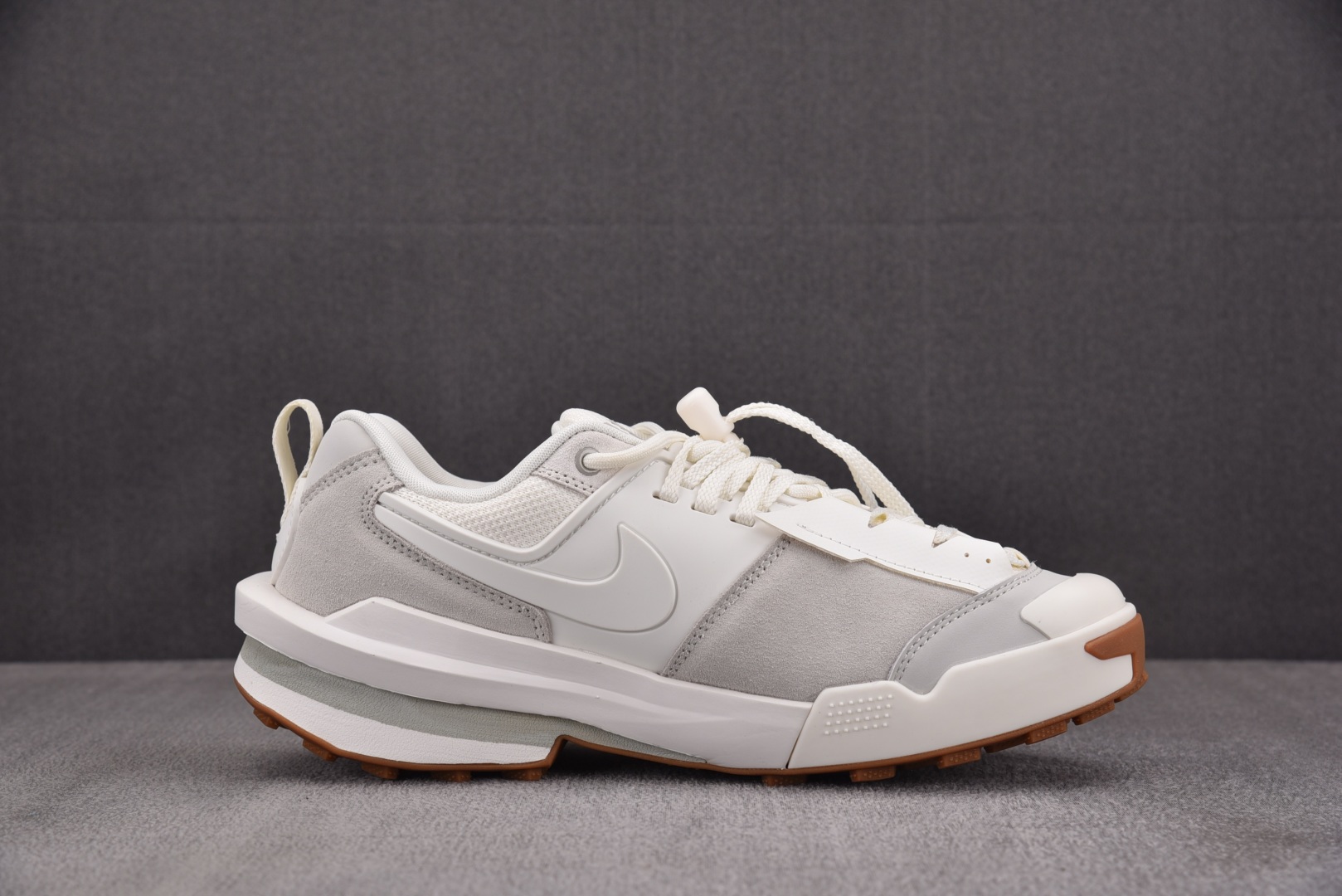 Sacai 尺码36-46

纯原出品-Sacai x NK Zegamadome SP 白色 HQ86