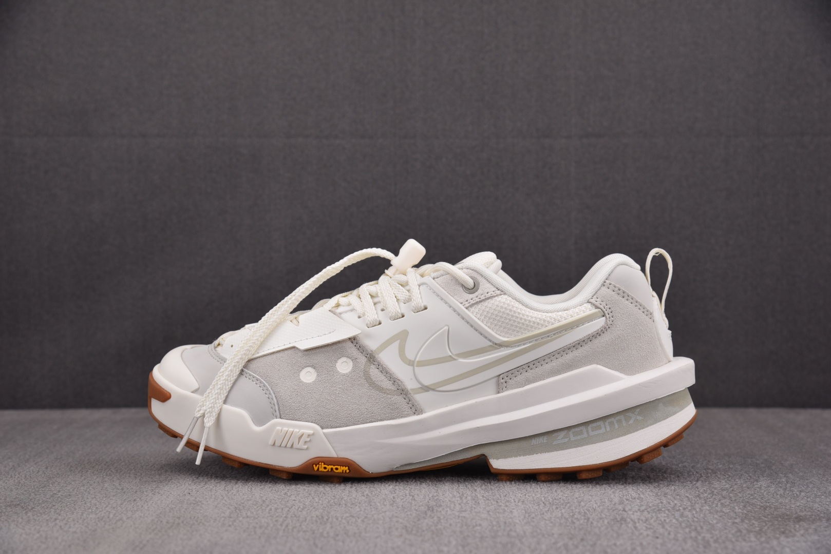 Sacai 尺码36-46

纯原出品-Sacai x NK Zegamadome SP 白色 HQ86