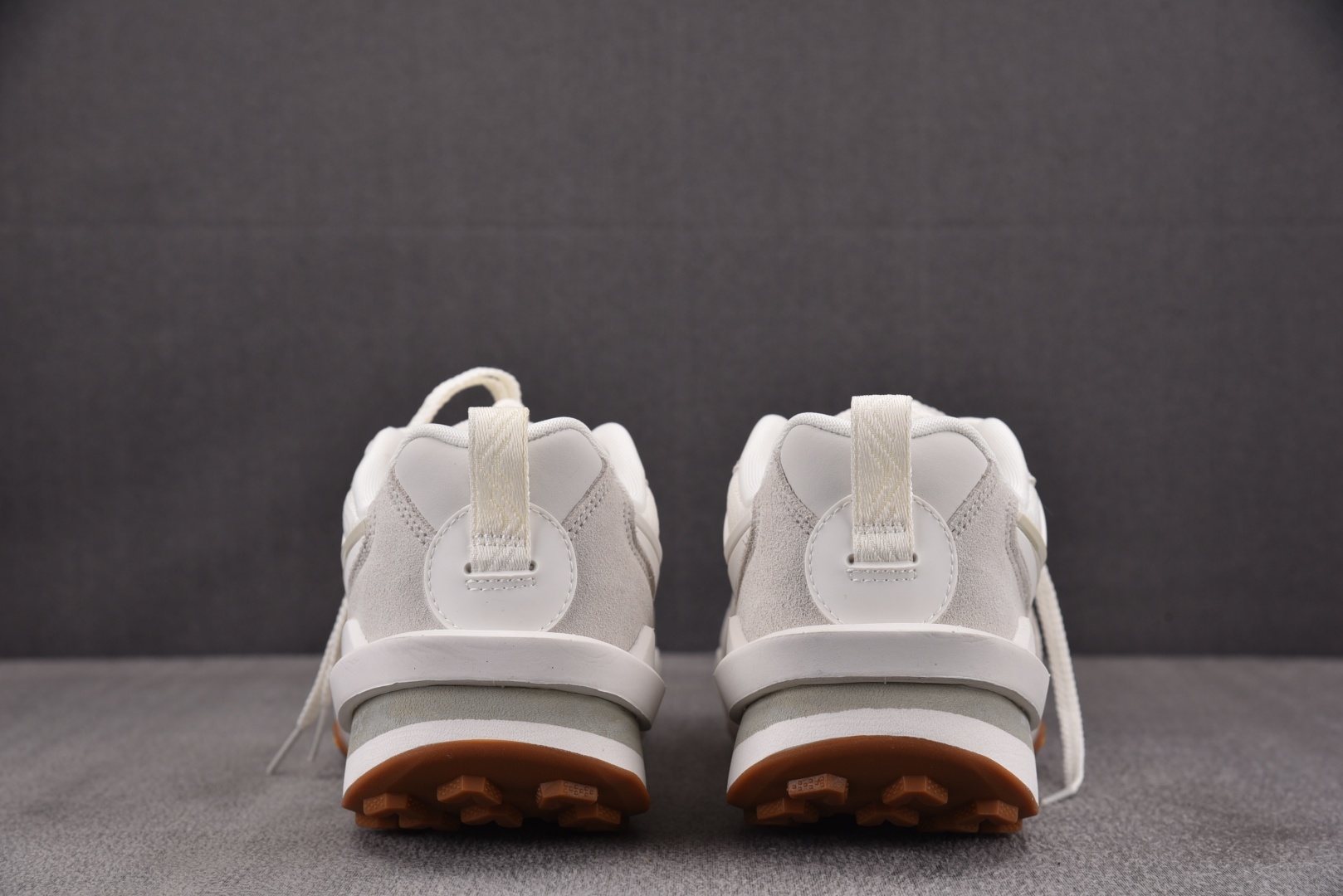 Sacai 尺码36-46

纯原出品-Sacai x NK Zegamadome SP 白色 HQ86