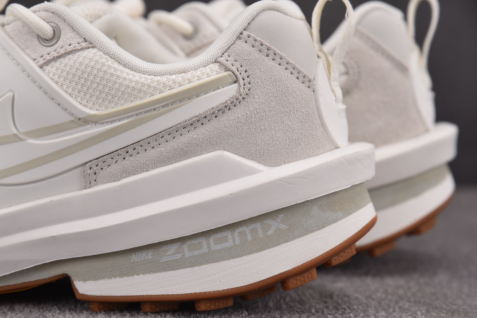 Sacai 尺码36-46

纯原出品-Sacai x NK Zegamadome SP 白色 HQ86