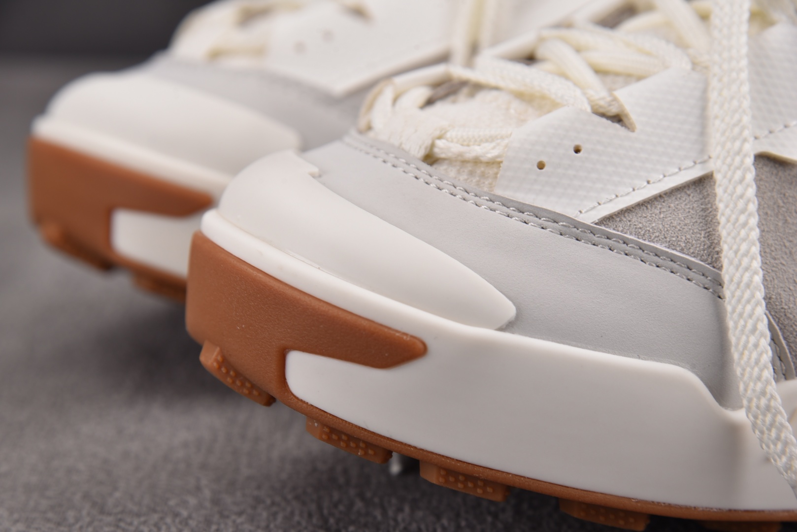 Sacai 尺码36-46

纯原出品-Sacai x NK Zegamadome SP 白色 HQ86