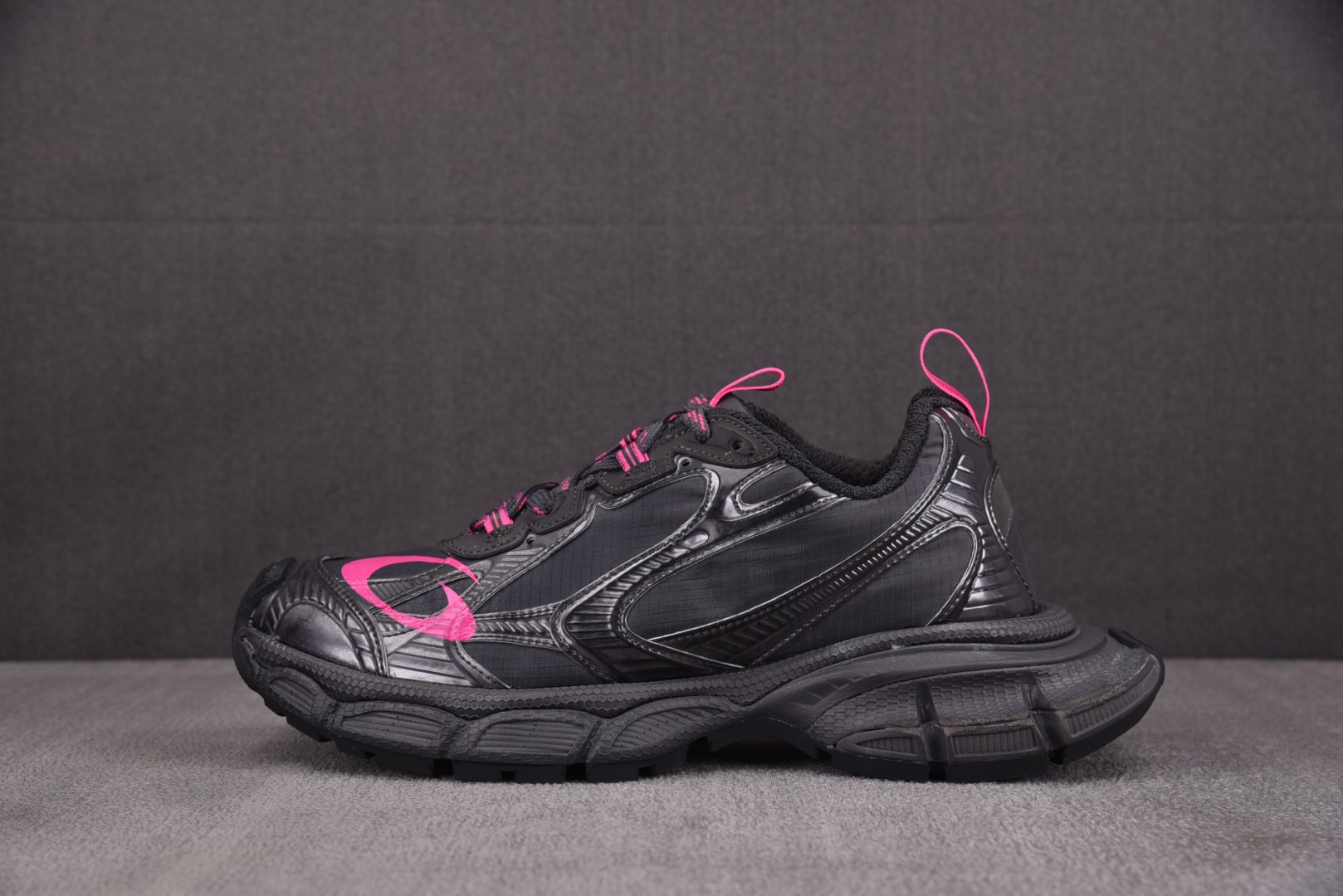 巴黎 尺码35-46

纯原出品-Balenciaga 3XL RIPSTOP 黑灰粉 YZ018-5
