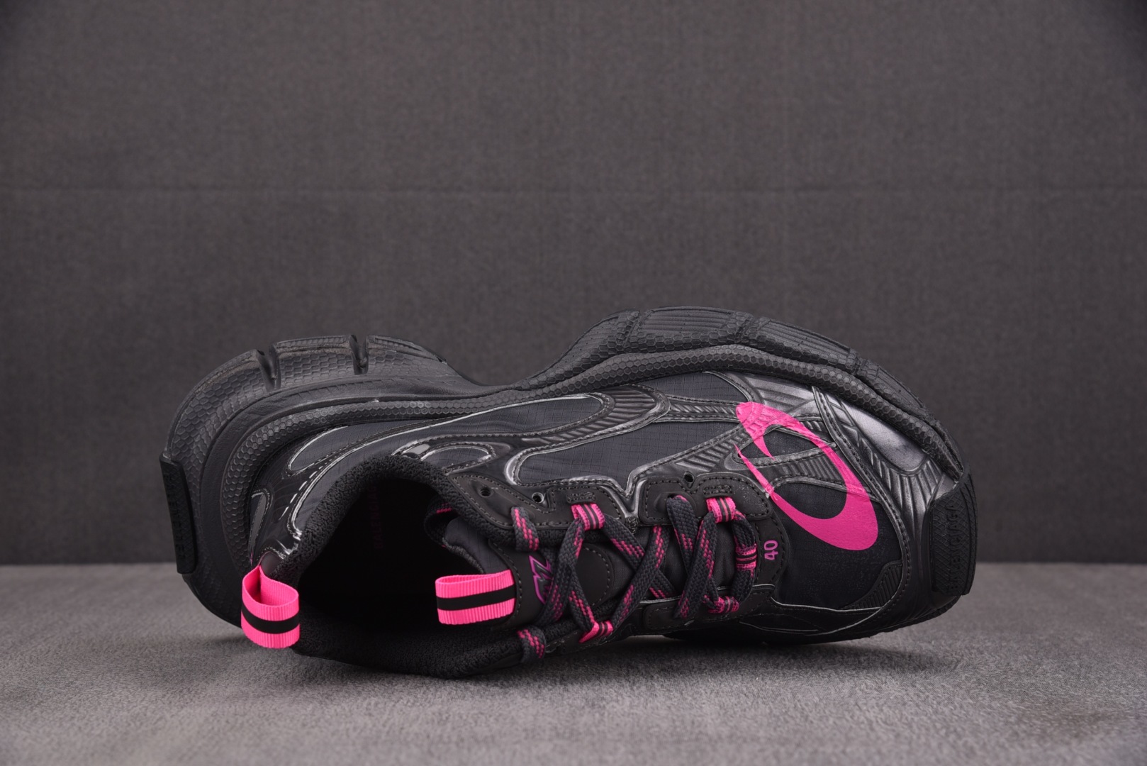巴黎 尺码35-46

纯原出品-Balenciaga 3XL RIPSTOP 黑灰粉 YZ018-5
