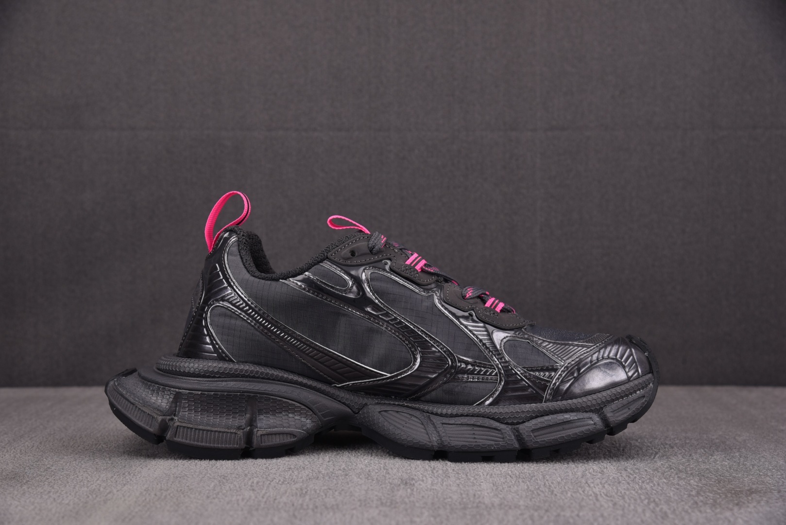 巴黎 尺码35-46

纯原出品-Balenciaga 3XL RIPSTOP 黑灰粉 YZ018-5
