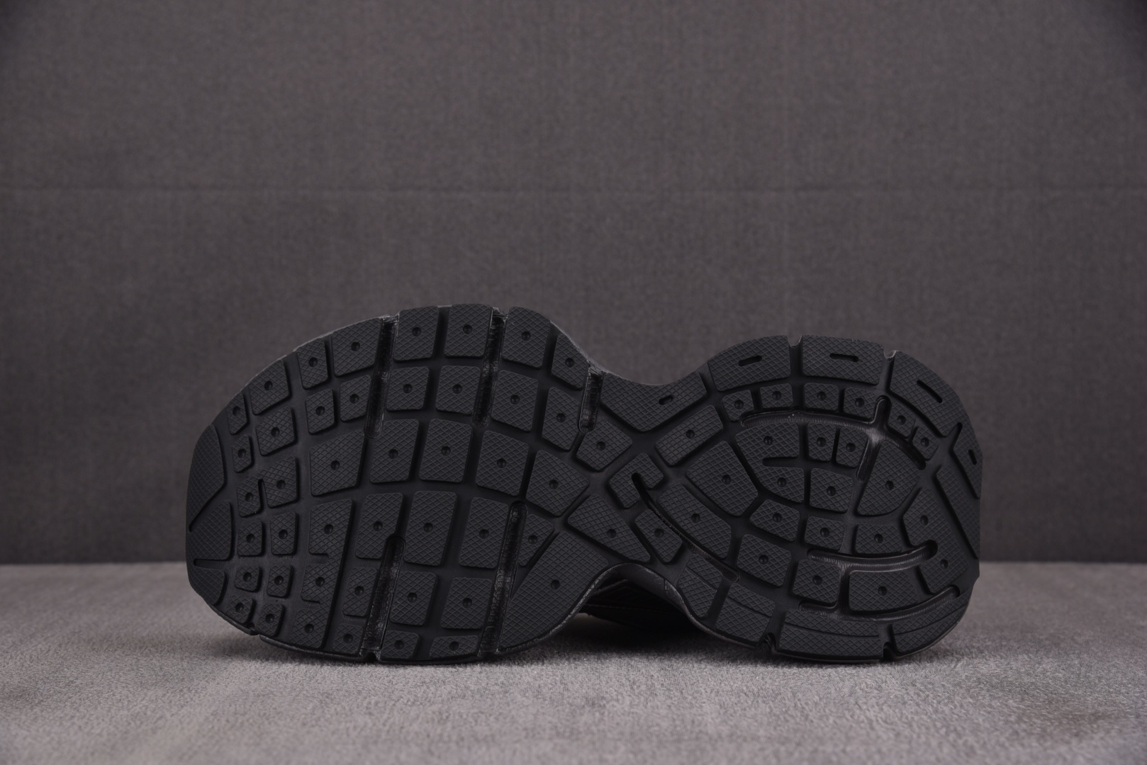 巴黎 尺码35-46

纯原出品-Balenciaga 3XL RIPSTOP 黑灰粉 YZ018-5
