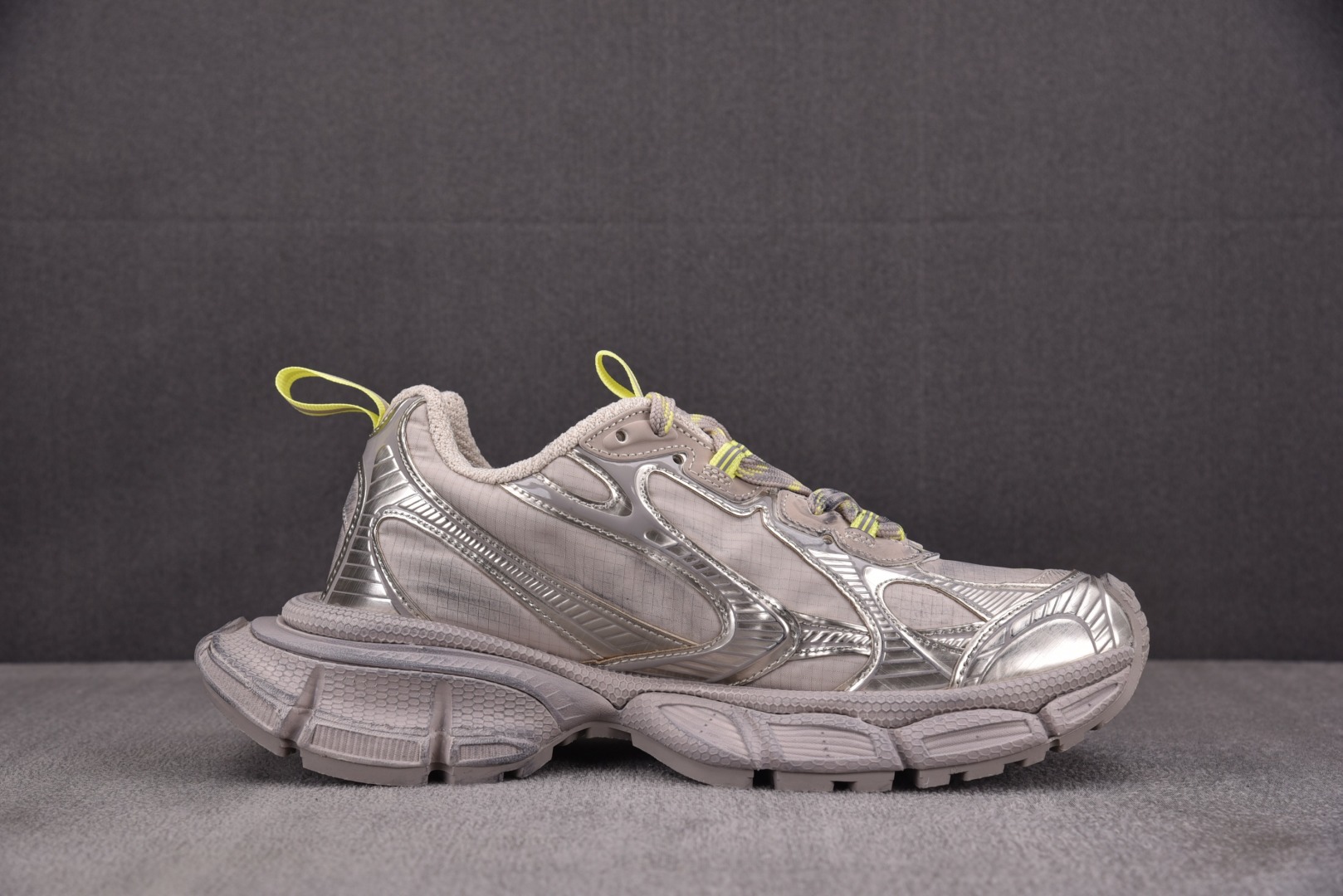 巴黎 尺码35-46

纯原出品-Balenciaga 3XL RIPSTOP 米灰绿 YZ018-5
