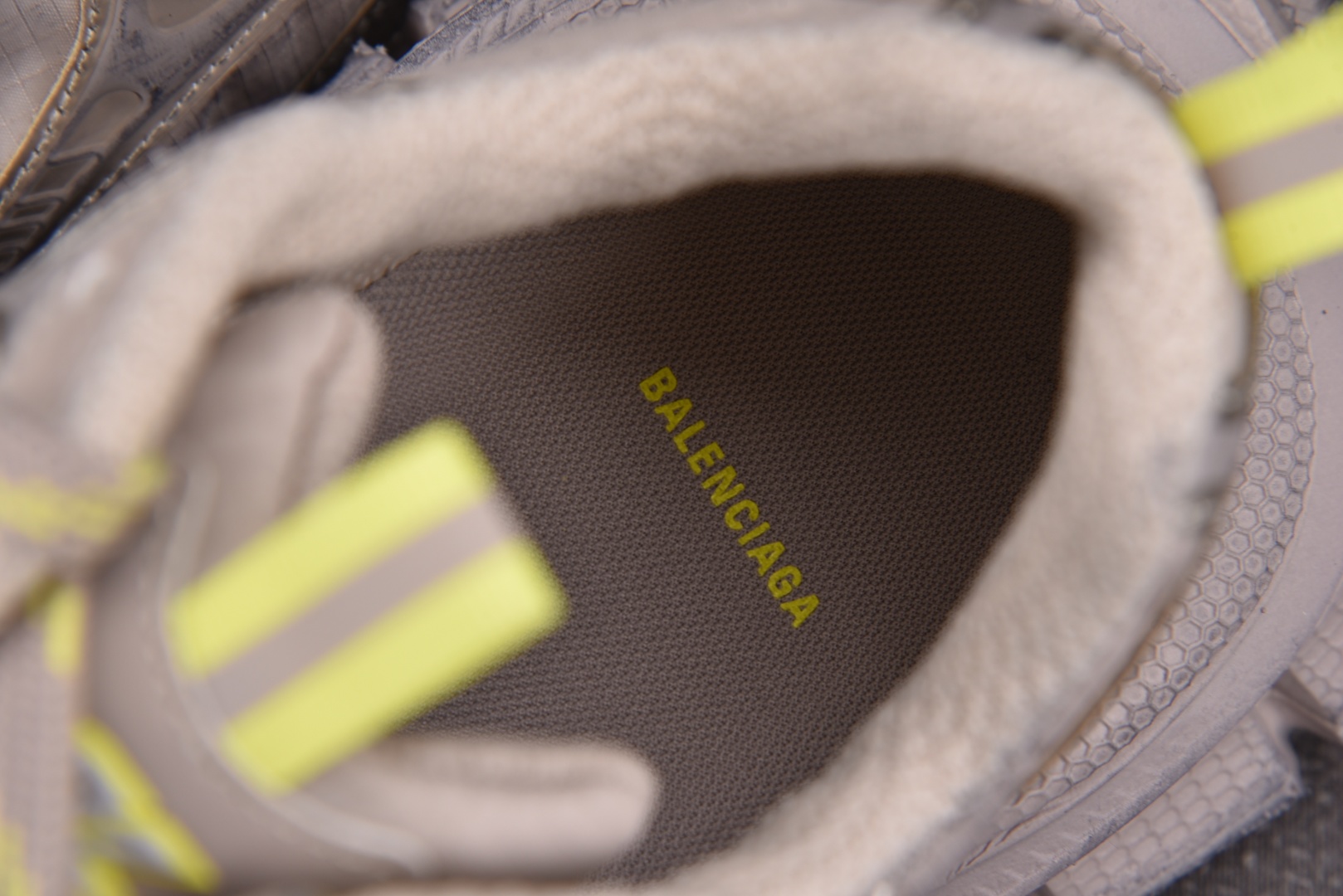 巴黎 尺码35-46

纯原出品-Balenciaga 3XL RIPSTOP 米灰绿 YZ018-5

