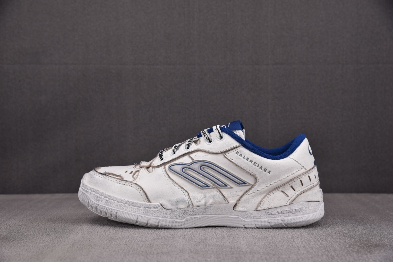 巴黎 尺码35-46

纯原出品-Balenciaga Hamptons Worn-Out 白蓝 YZ0