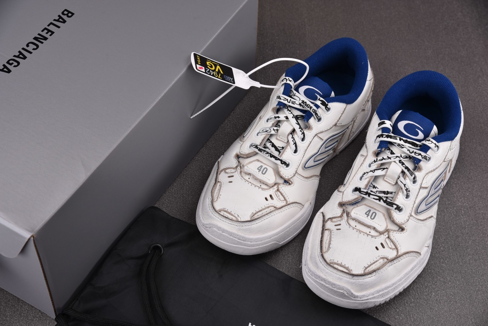 巴黎 尺码35-46

纯原出品-Balenciaga Hamptons Worn-Out 白蓝 YZ0