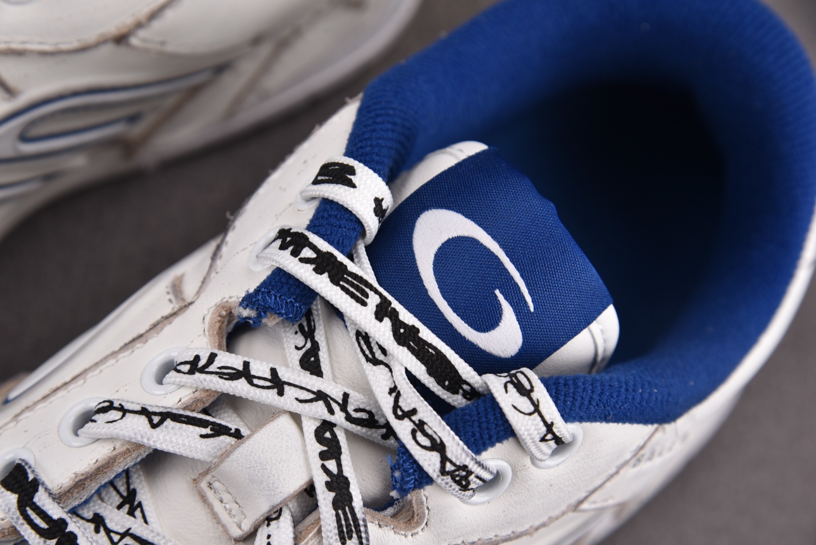 巴黎 尺码35-46

纯原出品-Balenciaga Hamptons Worn-Out 白蓝 YZ0