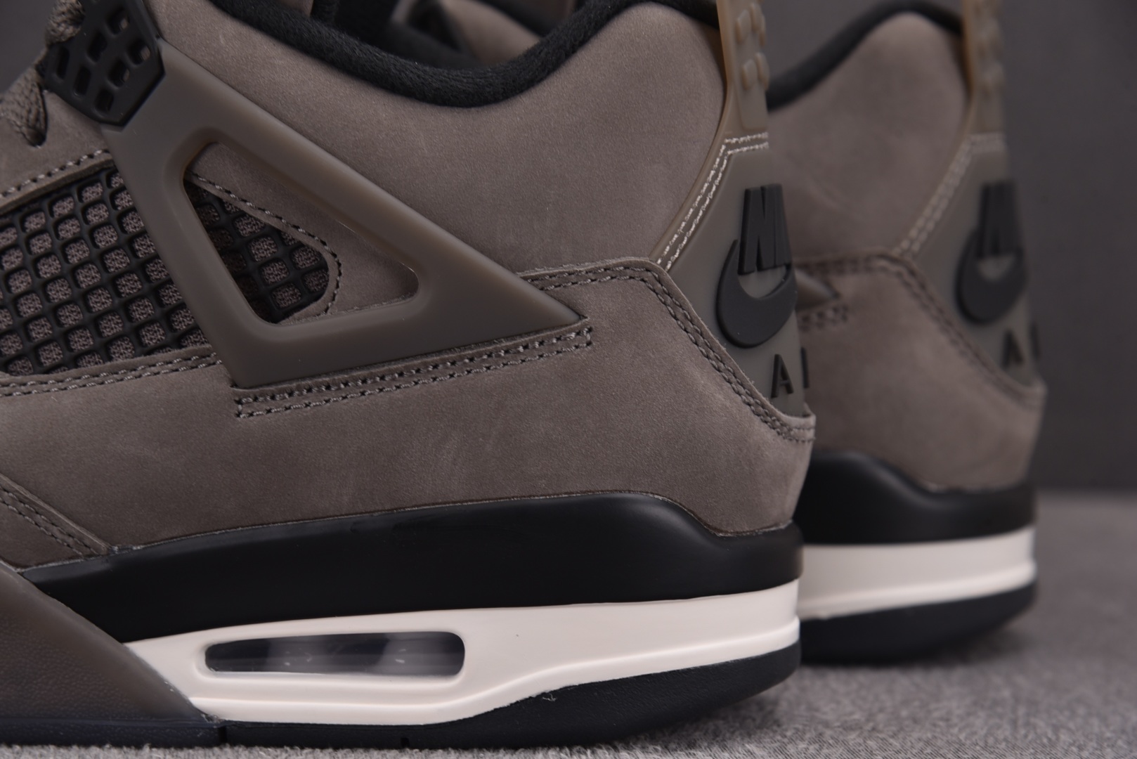 AJ4黑灰 尺码40-47.5

纯原出品-Air Jordan 4 Retro Cave Stone 