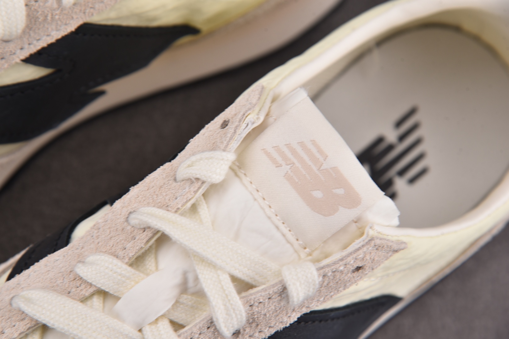 NB471 尺码36-47

纯原出品-New Balance 471 Linen Angora Bla