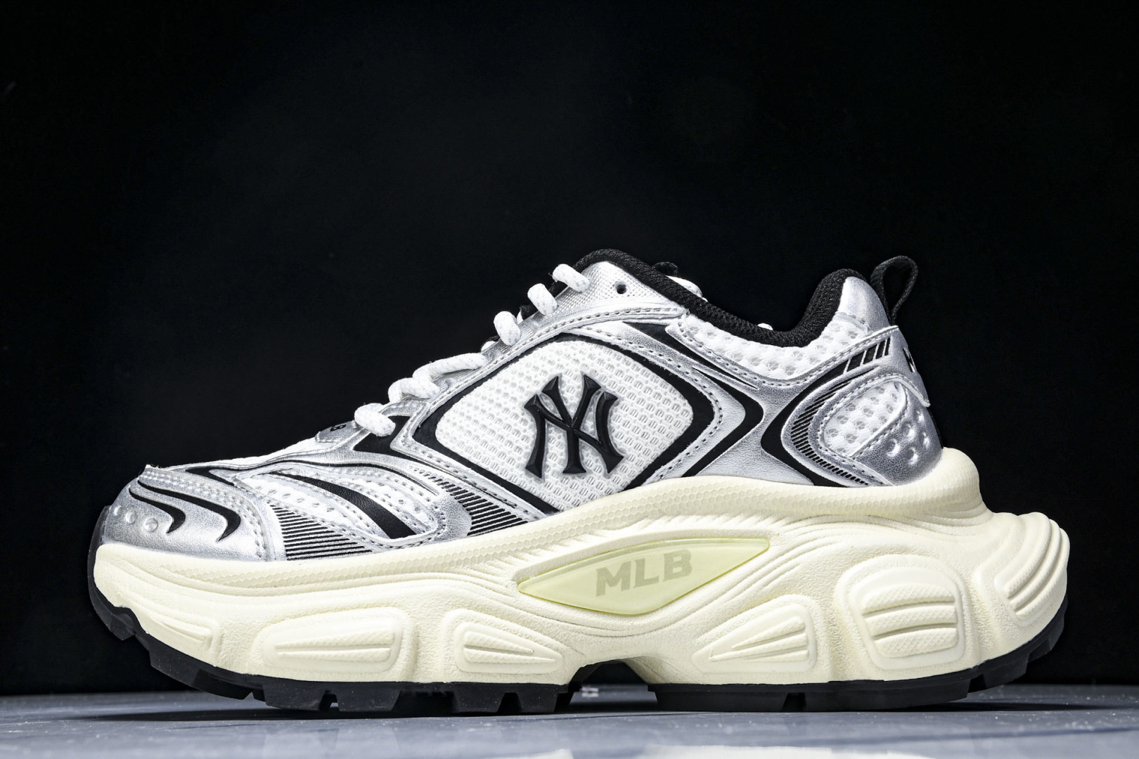 MLB 尺码35-45

纯原版出品-MLB Winner Chunky 赛博老爹鞋 银灰色 3ASHW