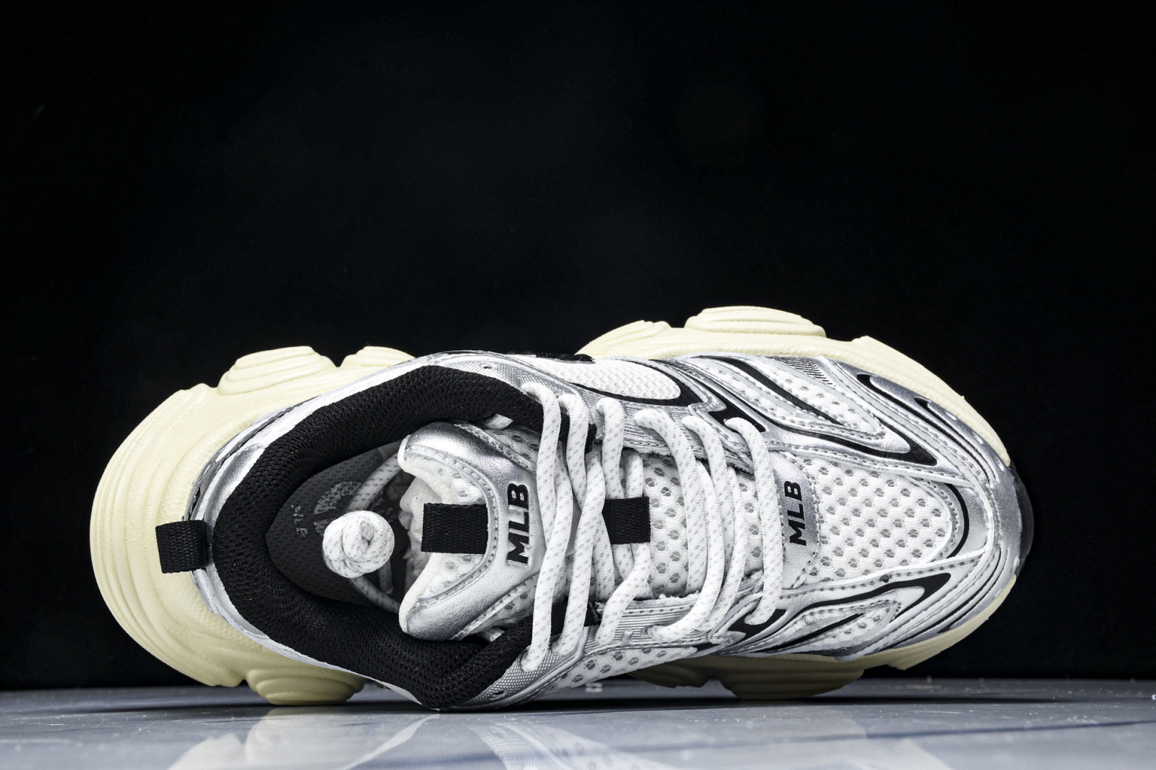 MLB 尺码35-45

纯原版出品-MLB Winner Chunky 赛博老爹鞋 银灰色 3ASHW