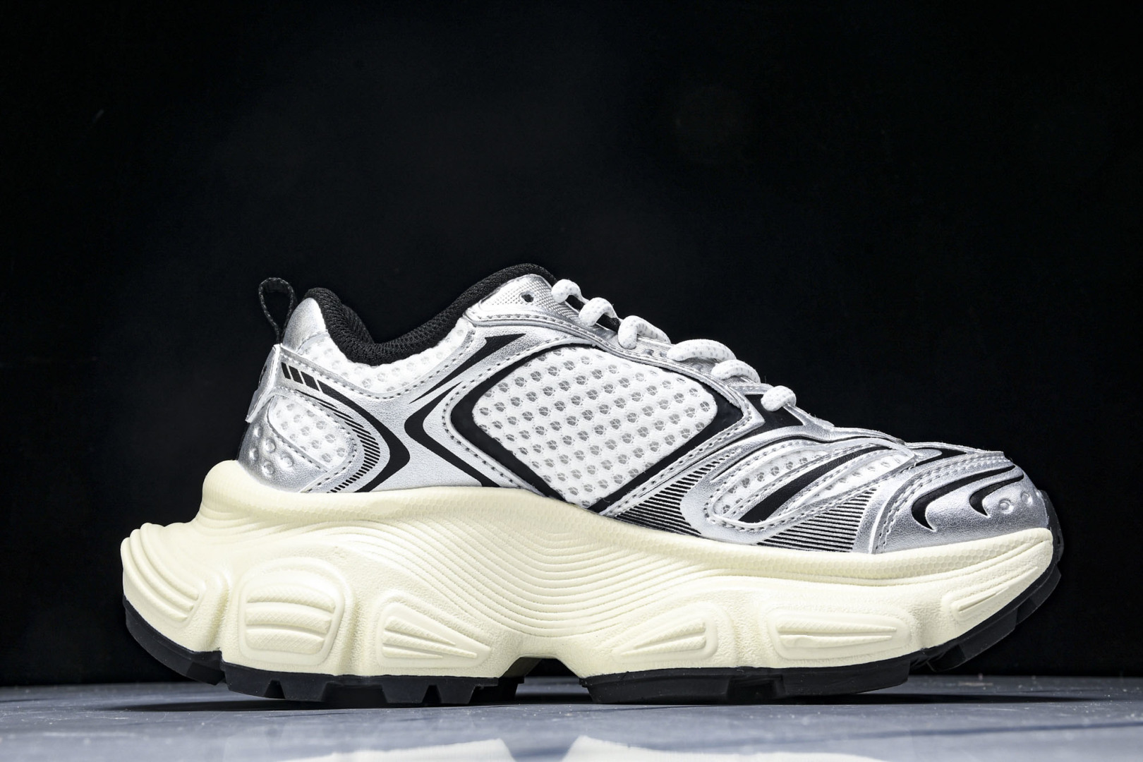MLB 尺码35-45

纯原版出品-MLB Winner Chunky 赛博老爹鞋 银灰色 3ASHW