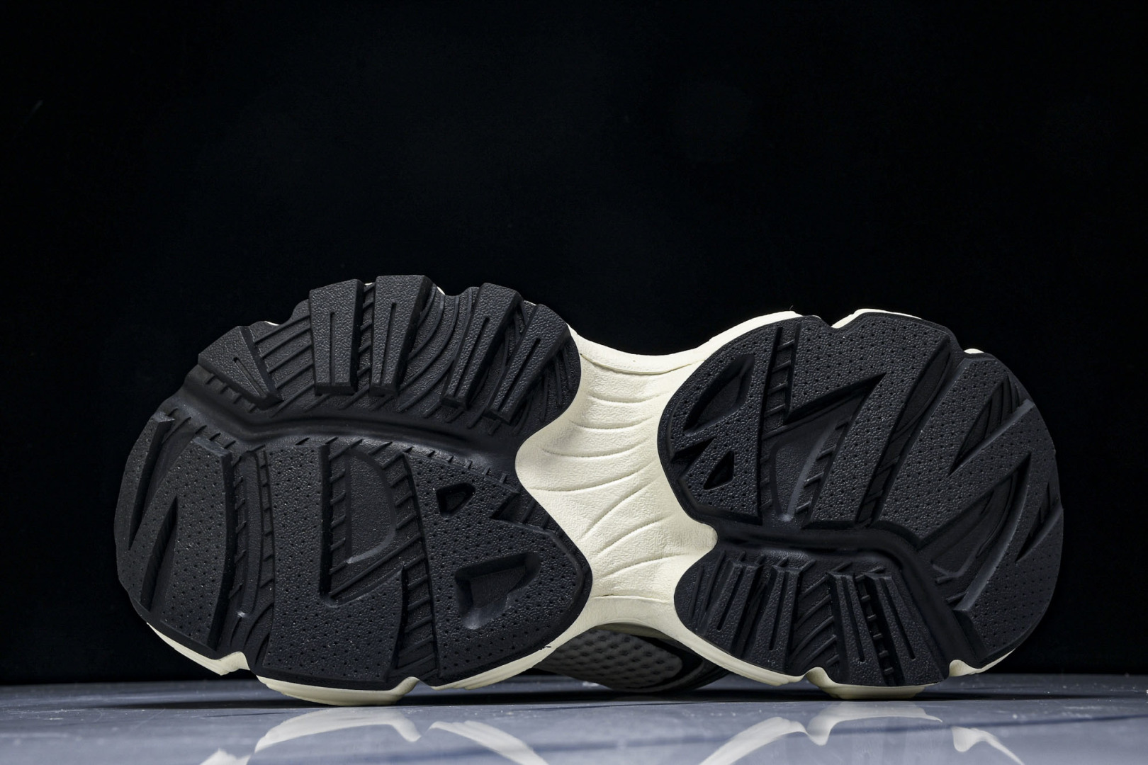 MLB 尺码35-45

纯原版出品-MLB Winner Chunky 赛博老爹鞋 银灰色 3ASHW