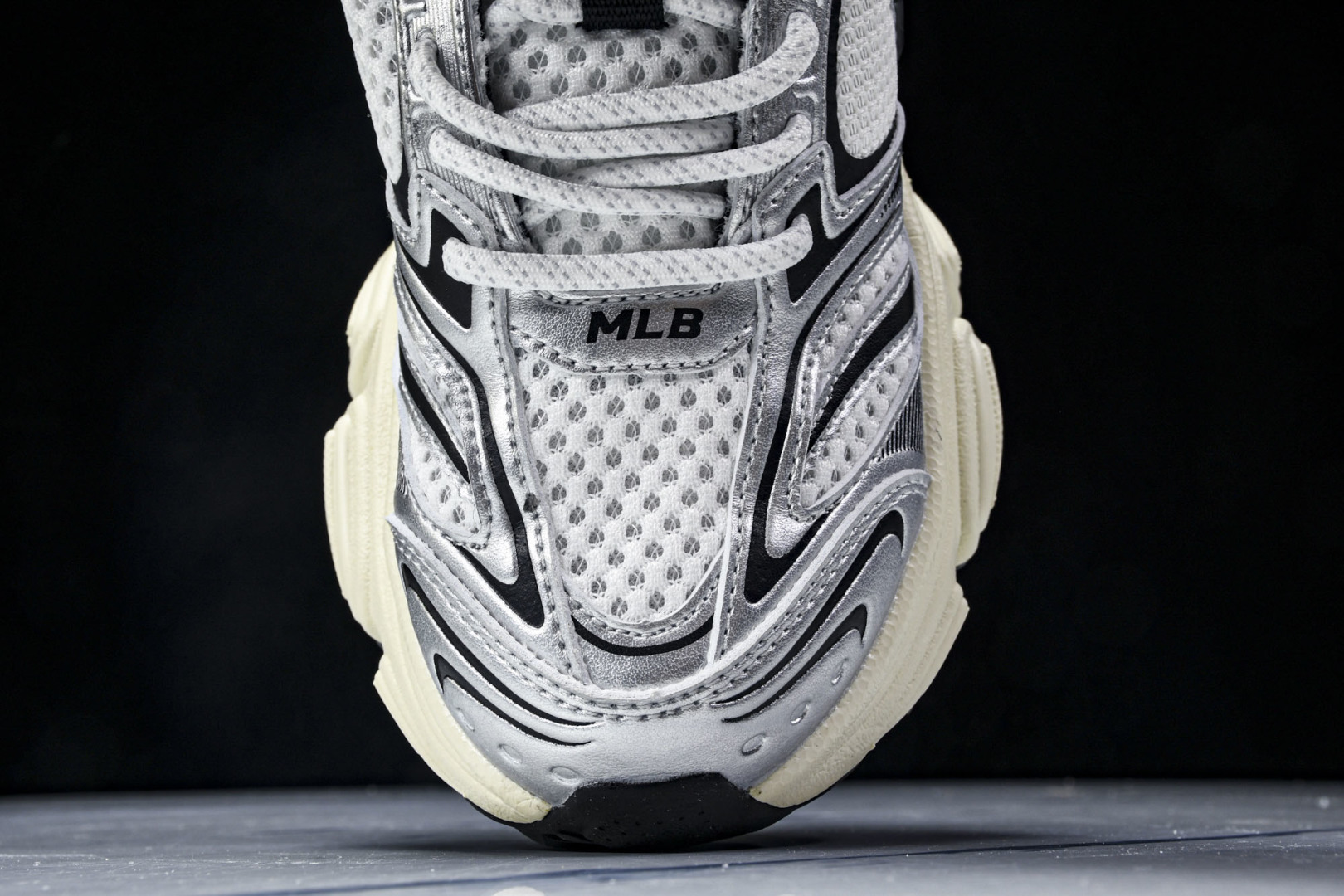 MLB 尺码35-45

纯原版出品-MLB Winner Chunky 赛博老爹鞋 银灰色 3ASHW