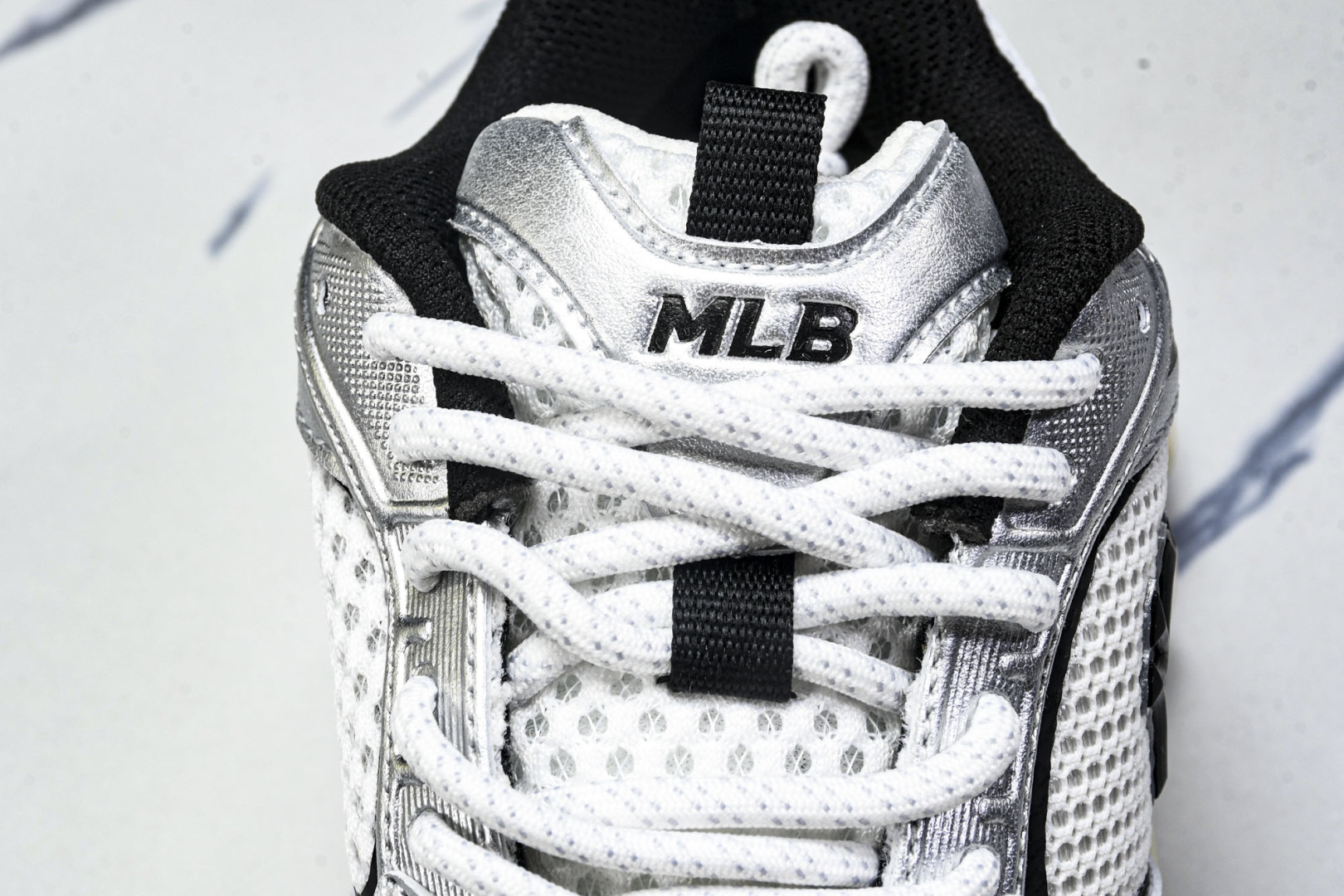 MLB 尺码35-45

纯原版出品-MLB Winner Chunky 赛博老爹鞋 银灰色 3ASHW
