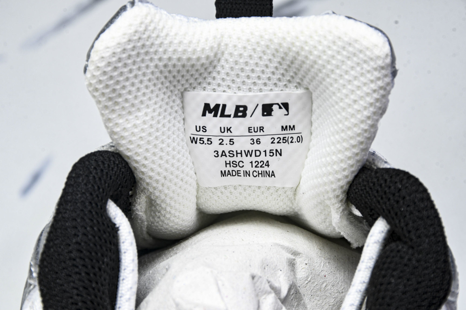 MLB 尺码35-45

纯原版出品-MLB Winner Chunky 赛博老爹鞋 银灰色 3ASHW