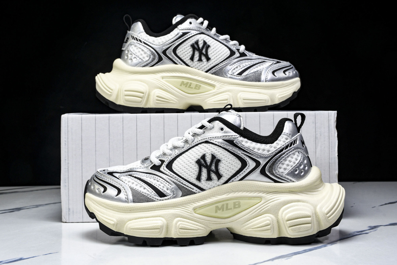 MLB 尺码35-45

纯原版出品-MLB Winner Chunky 赛博老爹鞋 银灰色 3ASHW