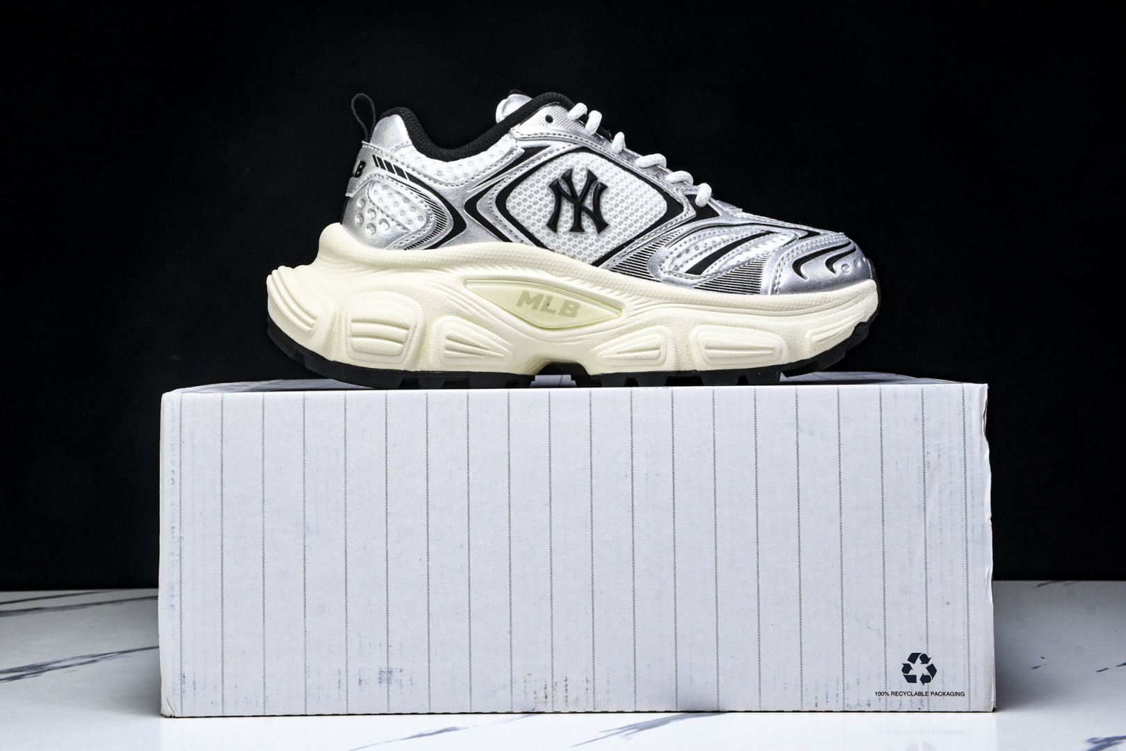 MLB 尺码35-45

纯原版出品-MLB Winner Chunky 赛博老爹鞋 银灰色 3ASHW