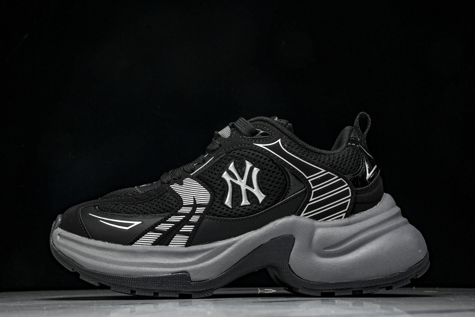 MLB 尺码35-45

纯原版出品-MLB XLG CHUNKY 百搭舒适休闲潮流运动厚底增高防滑耐磨