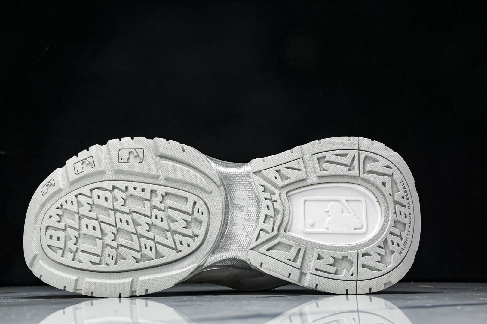 MLB 尺码35-45

纯原版出品-NY MLB Cargo Chunky 纽约洋基队 透气休闲运动鞋