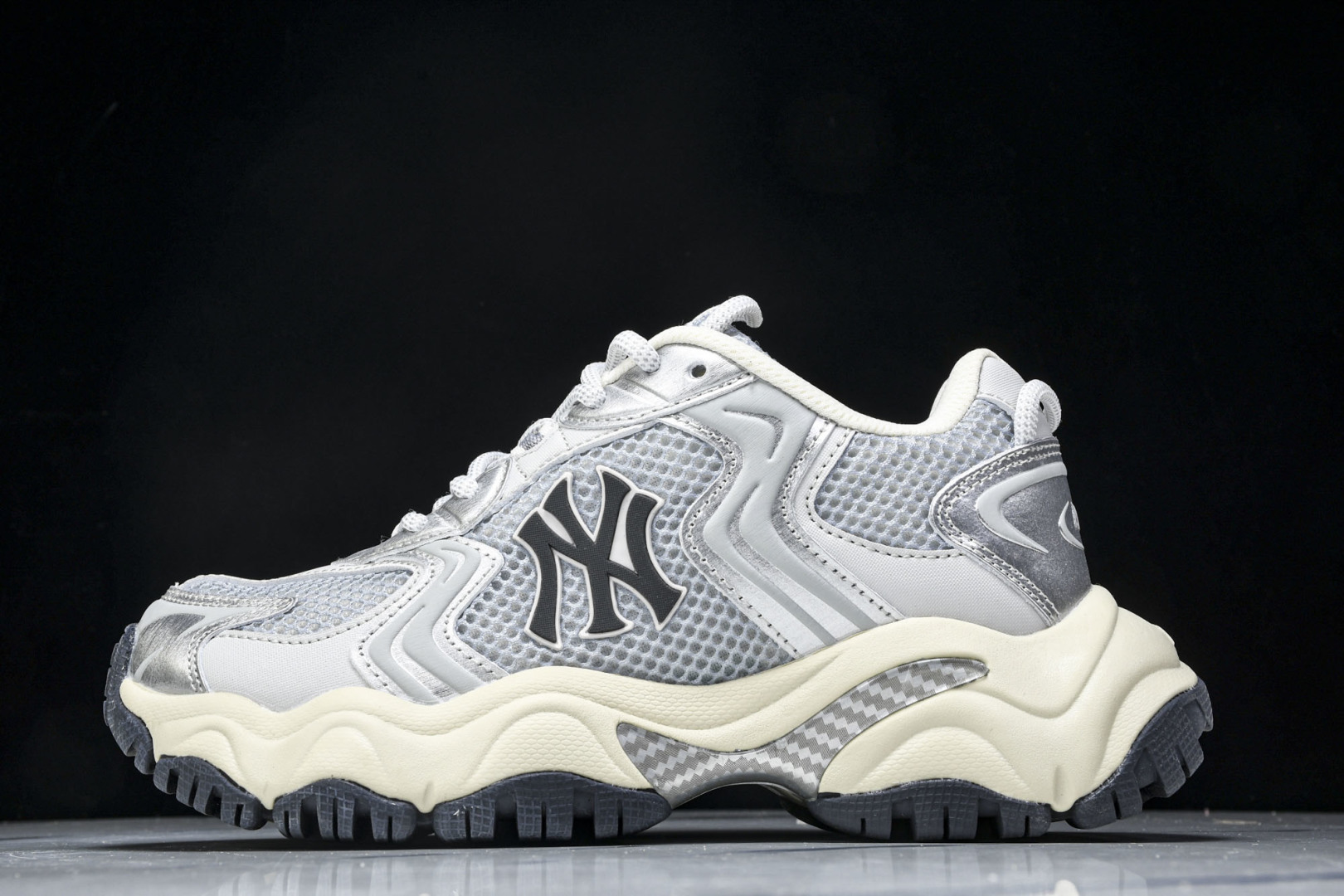 MLB 尺码35-45

纯原版出品-NY MLB Cargo Chunky 纽约洋基队 透气休闲运动鞋