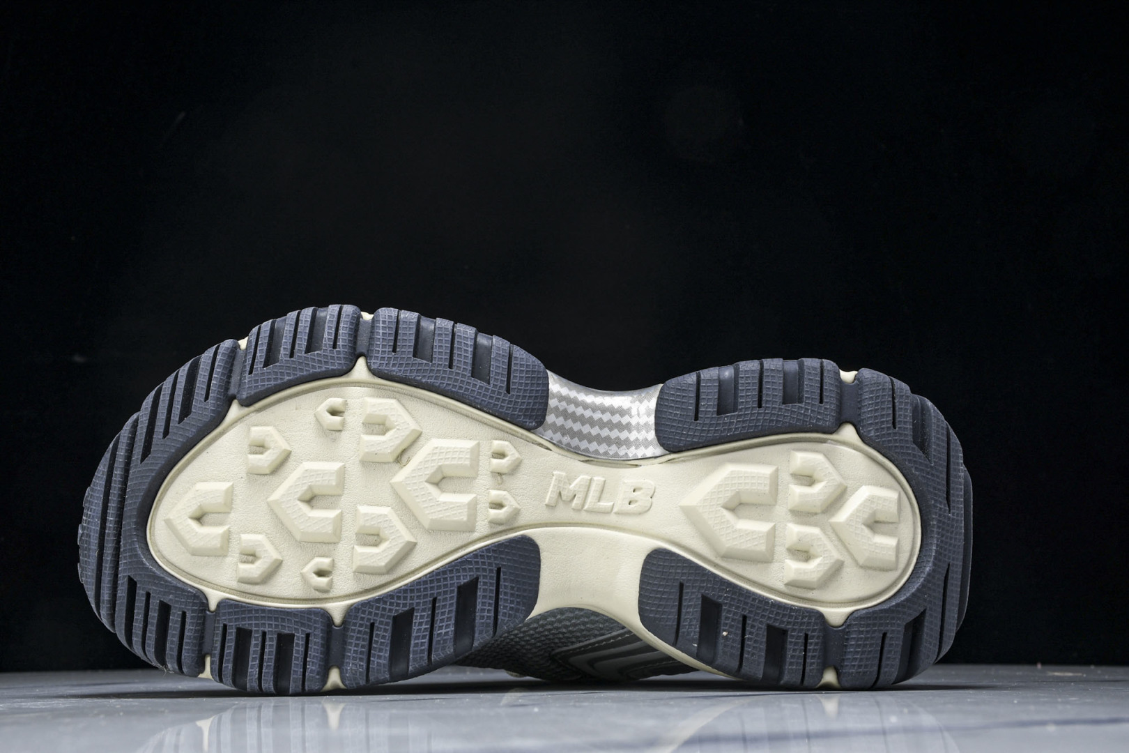 MLB 尺码35-45

纯原版出品-NY MLB Cargo Chunky 纽约洋基队 透气休闲运动鞋