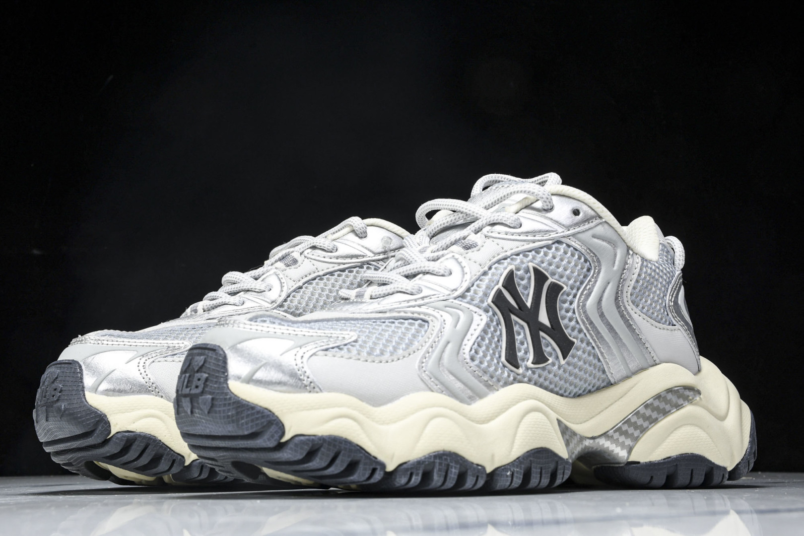 MLB 尺码35-45

纯原版出品-NY MLB Cargo Chunky 纽约洋基队 透气休闲运动鞋