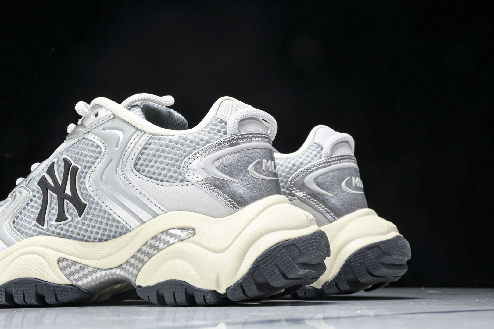MLB 尺码35-45

纯原版出品-NY MLB Cargo Chunky 纽约洋基队 透气休闲运动鞋