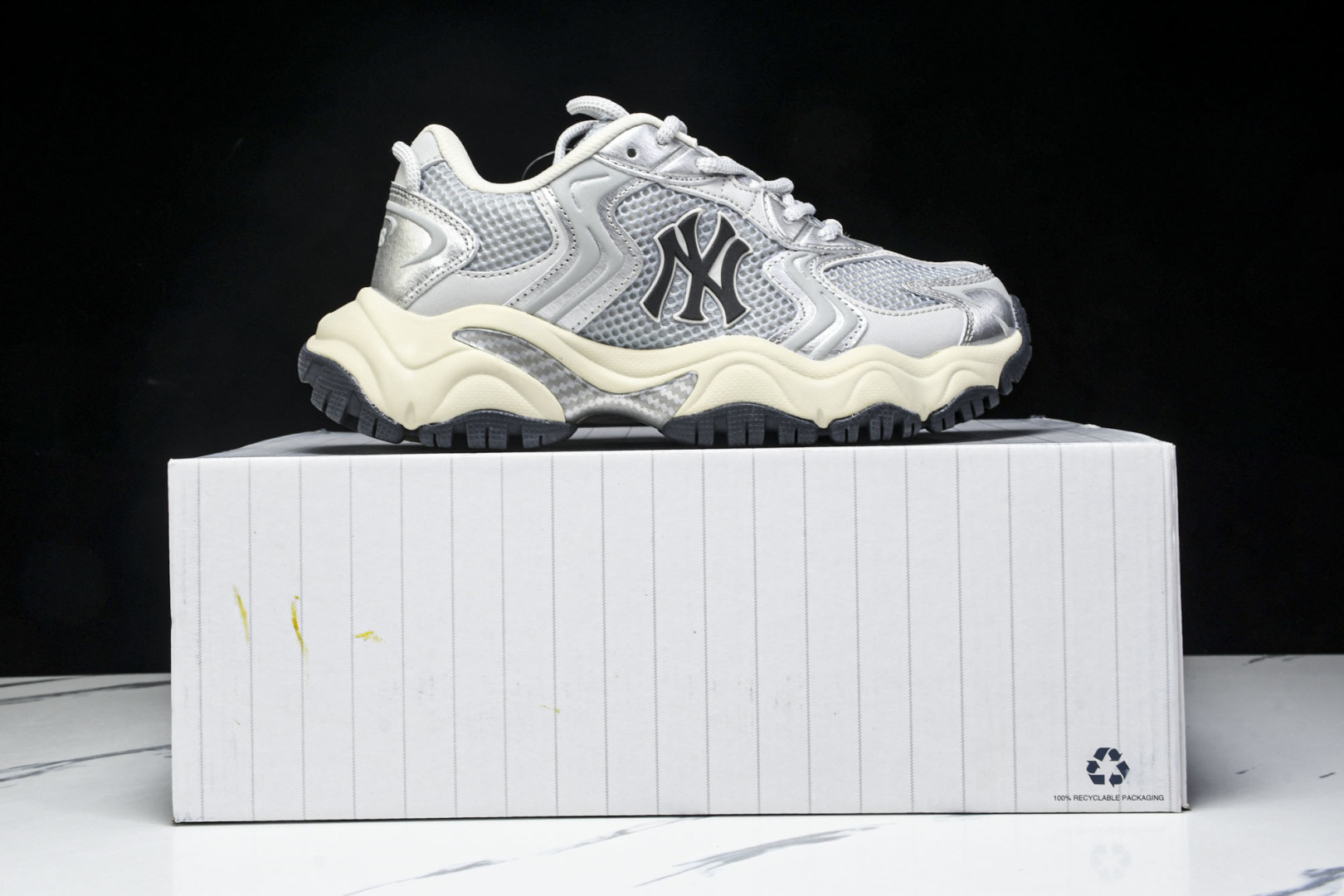 MLB 尺码35-45

纯原版出品-NY MLB Cargo Chunky 纽约洋基队 透气休闲运动鞋
