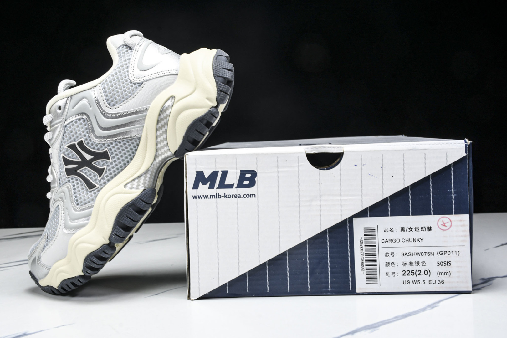 MLB 尺码35-45

纯原版出品-NY MLB Cargo Chunky 纽约洋基队 透气休闲运动鞋