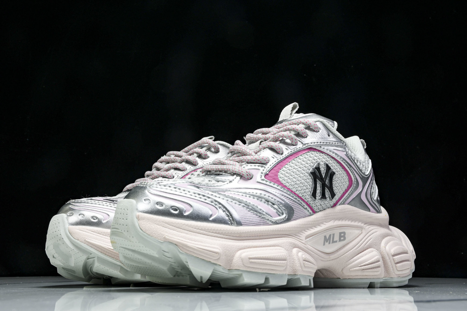 MLB 尺码35-45

纯原版出品-NY MLB Winner Chunky 纽约洋基队 增高厚底跑步
