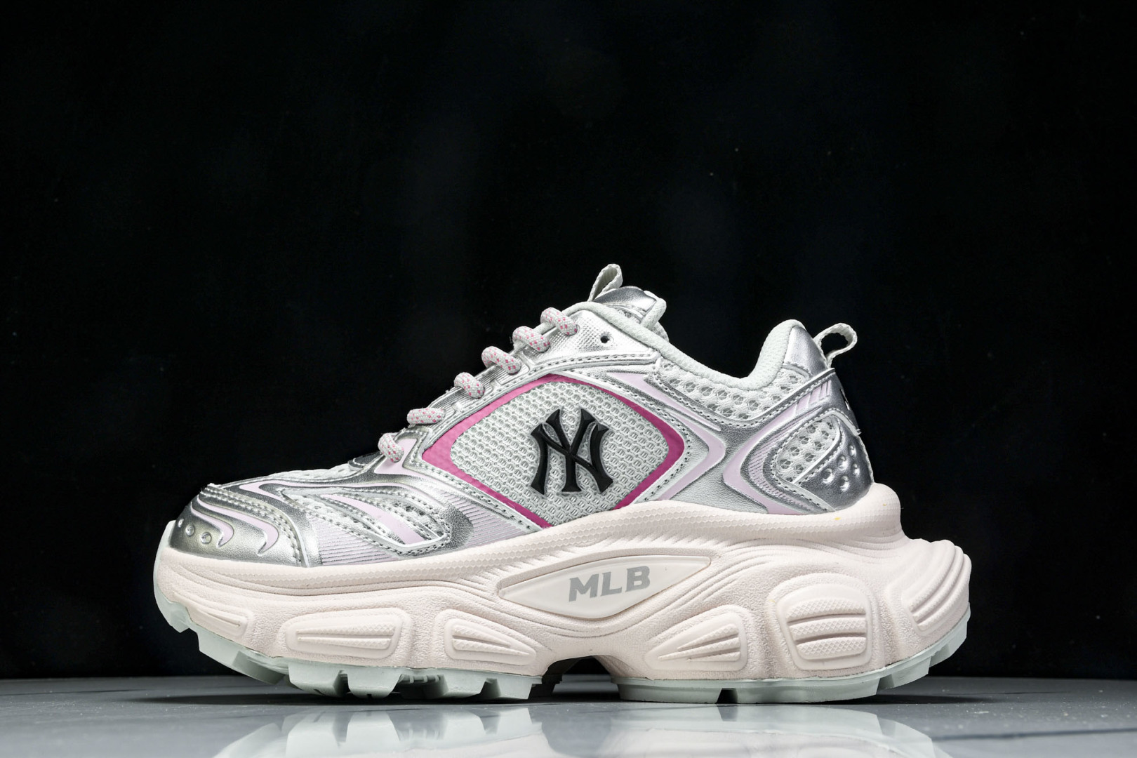 MLB 尺码35-45

纯原版出品-NY MLB Winner Chunky 纽约洋基队 增高厚底跑步
