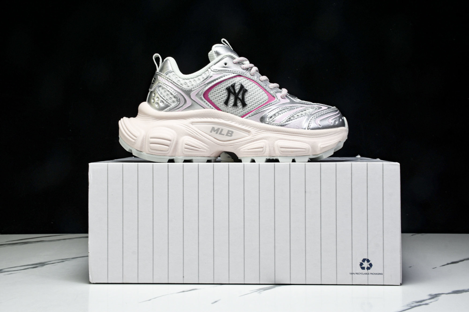 MLB 尺码35-45

纯原版出品-NY MLB Winner Chunky 纽约洋基队 增高厚底跑步