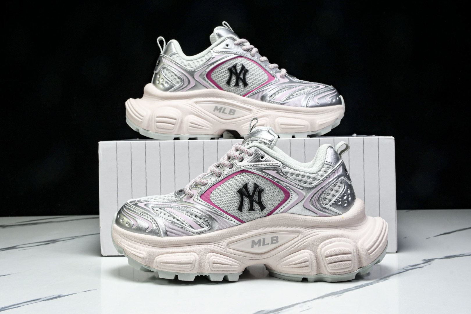 MLB 尺码35-45

纯原版出品-NY MLB Winner Chunky 纽约洋基队 增高厚底跑步