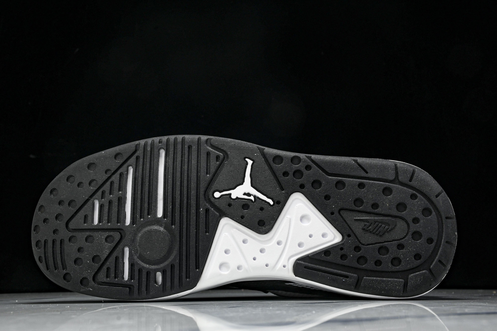 AJ 尺码36-46

纯原版出品-Air Jordan Cmft Era AJ 乔丹复古运动板鞋 HJ